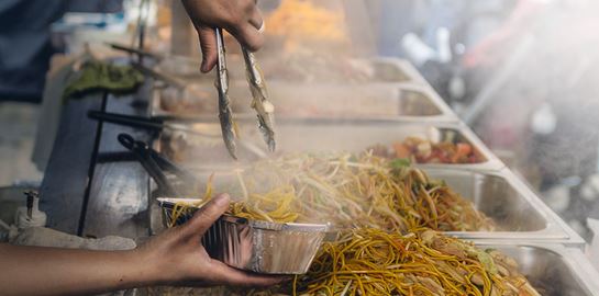 Η μυστική σάλτσα που κάνει το κινέζικο street food τόσο νόστιμο