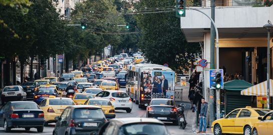 Δεν πρόκειται να αδειάσει η Αθήνα τον Αύγουστο
