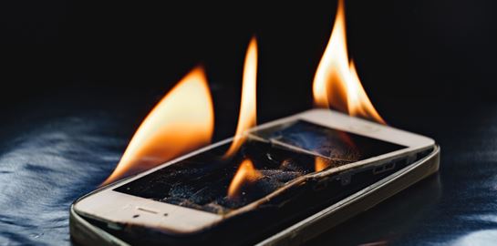 Αυτά είναι τα σημάδια που δείχνουν ότι η μπαταρία σου είναι έτοιμη να εκραγεί