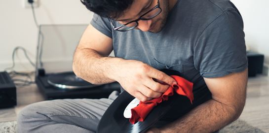 Μερικές χρήσιμες συμβουλές για να καθαρίζεις σωστά τα βινύλιά σου