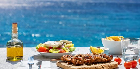 Η ελληνική κουζίνα είναι η κορυφαία στον κόσμο (ξανά), σύμφωνα με το Taste Atlas