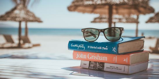 Βιβλία για την παραλία φέτος το καλοκαίρι