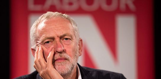 O Jeremy Corbyn δεν κατάφερε να διαλύσει την ομίχλη του Brexit