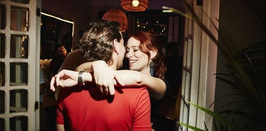 Οι γυναίκες &#39;μυρίζονται&#39; κυριολεκτικά τους εργένηδες, λέει η επιστήμη