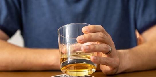 Πώς θα καταλάβεις αν κάποιος είναι αλκοολικός