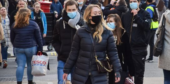 Κορονοϊός: Αυξήθηκαν στα 6.667 τα νέα κρούσματα