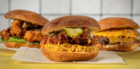 Στο Κολωνάκι για ένα από τα καλύτερα burgers της Αθήνας