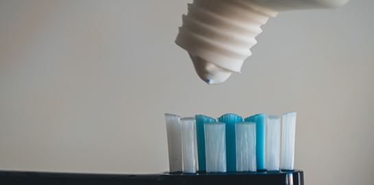 Πόσοι ιοί ζουν μέσα στην οδοντόβουρτσά σου