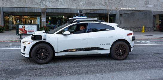 Μόλις είδαμε την καλύτερη διαφήμιση για τα robotaxi