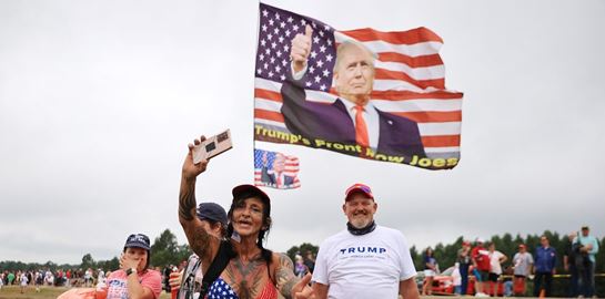 Ο Donald Trump αποδοκιμάζεται από τους οπαδούς του