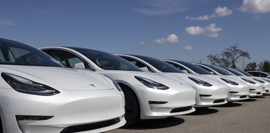 Ποιοι είναι οι πιστοί πελάτες της Tesla