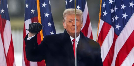 Ο Donald Trump δεν πρέπει να παραμείνει Πρόεδρος ούτε λεπτό παραπάνω