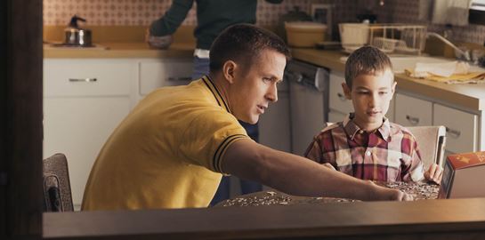 Φόρος τιμής στα 60s τα ρούχα του Ryan Gosling στο First Man