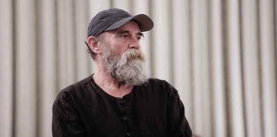 Ο Κωνσταντίνος Πολυχρονόπουλος θα απέχει από τον &#39;Άλλο Άνθρωπο&#39; μέχρι να αποφανθεί η δικαιοσύνη