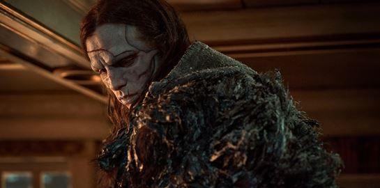 Είδαμε τη μεταμόρφωση του Jacob Elordi σε Frankenstein και κουραστήκαμε (video)