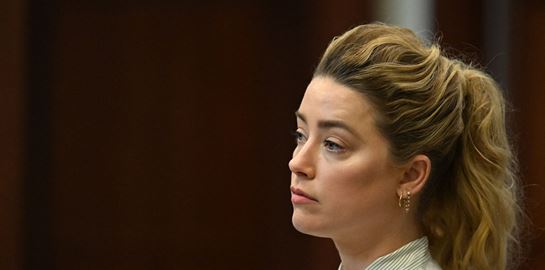 Γιατί διέγραψαν την Amber Heard από το Twitter;