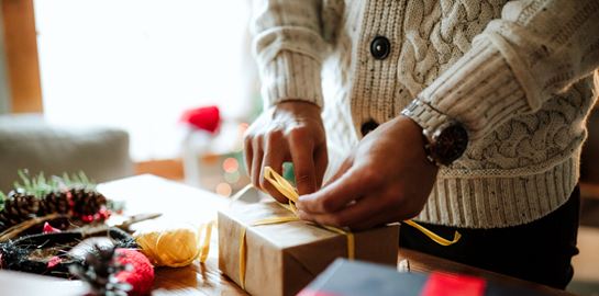 10 ιδέες δώρων για να γλιτώσεις το εορταστικό διπλωματικό επεισόδιο με την πεθερά σου