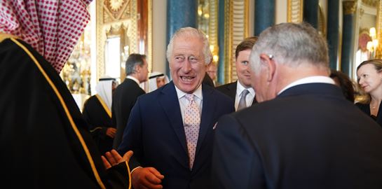 Live η ιστορική στέψη του βασιλιά Καρόλου Γ&#39;