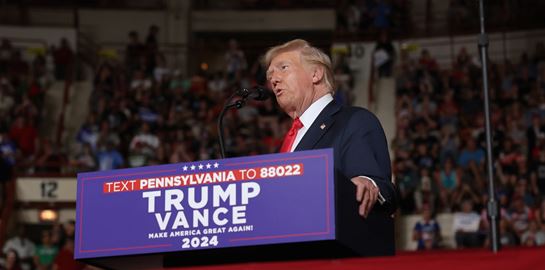 Νέο σκάνδαλο: Πρώην μοντέλο κατηγορεί τον Trump για σεξουαλική επίθεση και εμπλέκει τον Epstein