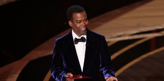 Ο Chris Rock έριξε χυλόπιτα στα Oscars μετά το χαστούκι