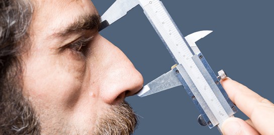 Γίνεται μαζί με εμάς, να μεγαλώνει και η μύτη μας;