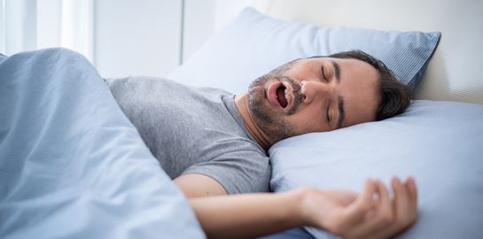 Αν δε θες να ροχαλίζεις, απόφυγε αυτές τις τροφές