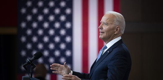 Οι Δημοκρατικοί στις ΗΠΑ γίνονται πιο πλούσιοι και πιο λευκοί