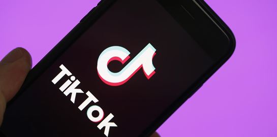 Η κυβέρνηση Trump εξετάζει την απαγόρευση του Tik Tok στις ΗΠΑ