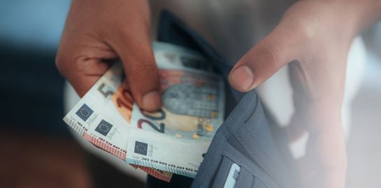 Τα επαγγέλματα που επιμένουν στα μετρητά