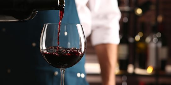 Έξυπνα κόλπα για να γίνεις οινογνώστης, ακόμα κι αν δεν έχεις ιδέα από κρασί