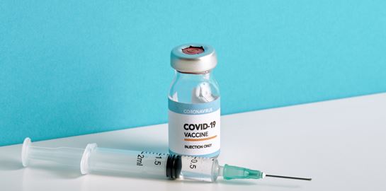 Κι όμως, υπάρχει ιδανική ώρα για το εμβόλιο κατά του Covid-19