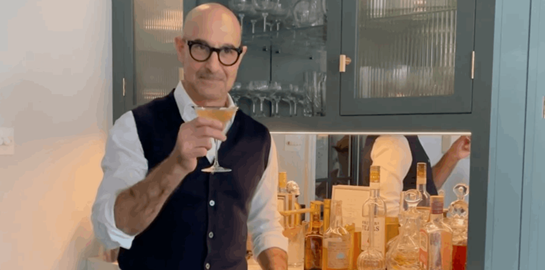 Ο Stanley Tucci φτιάχνει Tequila Martini, το ίντερνετ υποκλίνεται