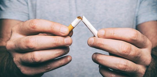 H Γαλλία ετοιμάζεται να απαγορεύσει το κάπνισμα παντού