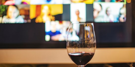 Η πανδημία αύξησε την κατανάλωση αλκοόλ