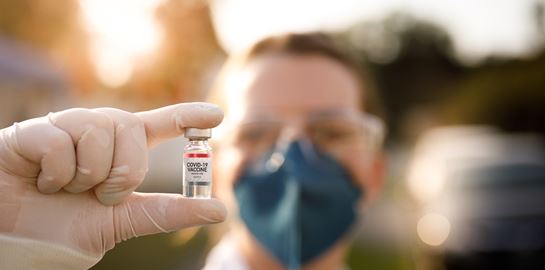 Γιατί πρέπει όλοι να κάνουμε το εμβόλιο κατά του κορονοϊού