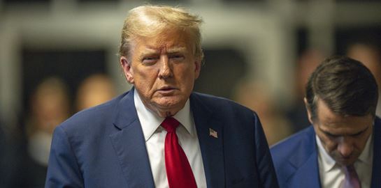 Η συγκλονιστική στιγμή που η σφαίρα τραυματίζει το αυτί του Trump υπάρχει σε φωτογραφία