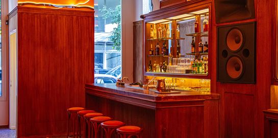 Το μπαρ για το οποίο θα μιλά σύντομα όλη η Αθήνα είναι απλά... Τέλειον