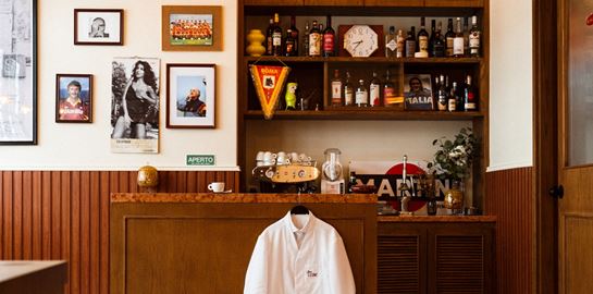 Όλα τα φώτα στο Bar Leone