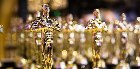 Το κόκκινο χαλί των Oscars βάφτηκε &#39;σαμπανιζέ&#39;