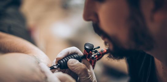 Γιατί κάνουμε τατουάζ; Η επιστήμη απαντά