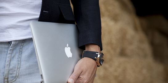 Καμία έκπληξη, η Apple &#39;μαγειρεύει&#39; MacBooks με οθόνες αφής