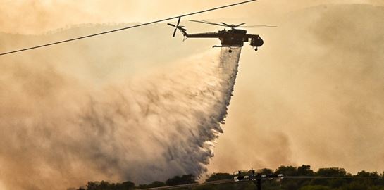Σε εξέλιξη πυρκαγιές σε Λουτράκι, Δερβενοχώρια και Ρόδο