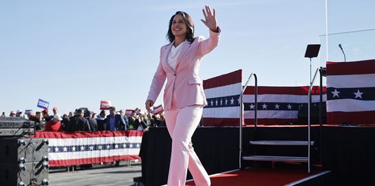 Η αμφιλεγόμενη περίπτωση της Tulsi Gabbard, της νέας επικεφαλής των μυστικών υπηρεσιών στις ΗΠΑ