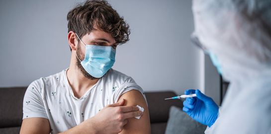 Τι πρέπει και τι δεν πρέπει να κάνεις πριν και μετά το εμβόλιο