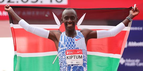 Σκοτώθηκε σε τροχαίο ο 24χρονος κάτοχος του παγκοσμίου ρεκόρ Μαραθωνίου, Kelvin Kiptum