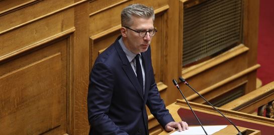 Τα ταχύρρυθμα 'φροντιστήρια' του Άκη Σκέρτσου στους βουλευτές της ΝΔ για τον γάμο των ομόφυλων ζευγαριών