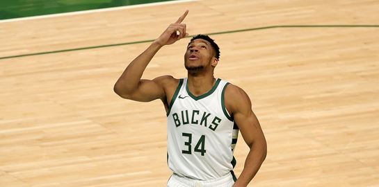 O Γιάννης Αντετοκούνμπο tweetάρει στα ελληνικά, το ΝΒΑ αναρωτιέται