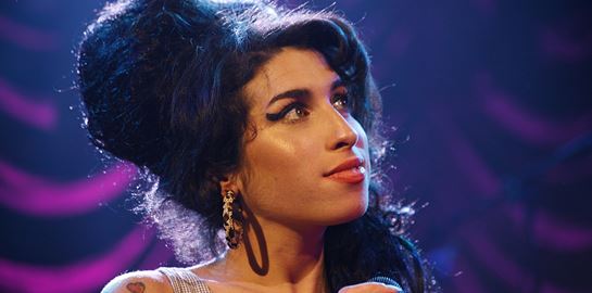 Σπάνιες εικόνες από τα γυρίσματα του βίντεο κλιπ του In My Bed της Amy Winehouse