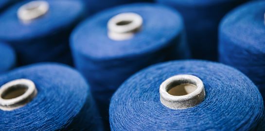 Κι όμως, υπάρχει &#39;έξυπνο&#39; ύφασμα που αλλάζει σχήμα με τη θερμότητα και το κρύο