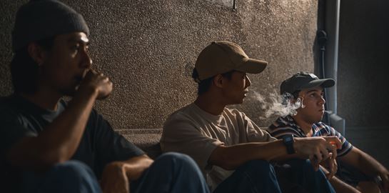 Η νέα γενιά χρησιμοποιεί το TikTok για να κόψει το άτμισμα